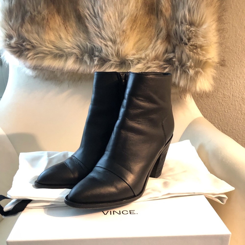 Vince Ennis ankle boots size 7 black leather